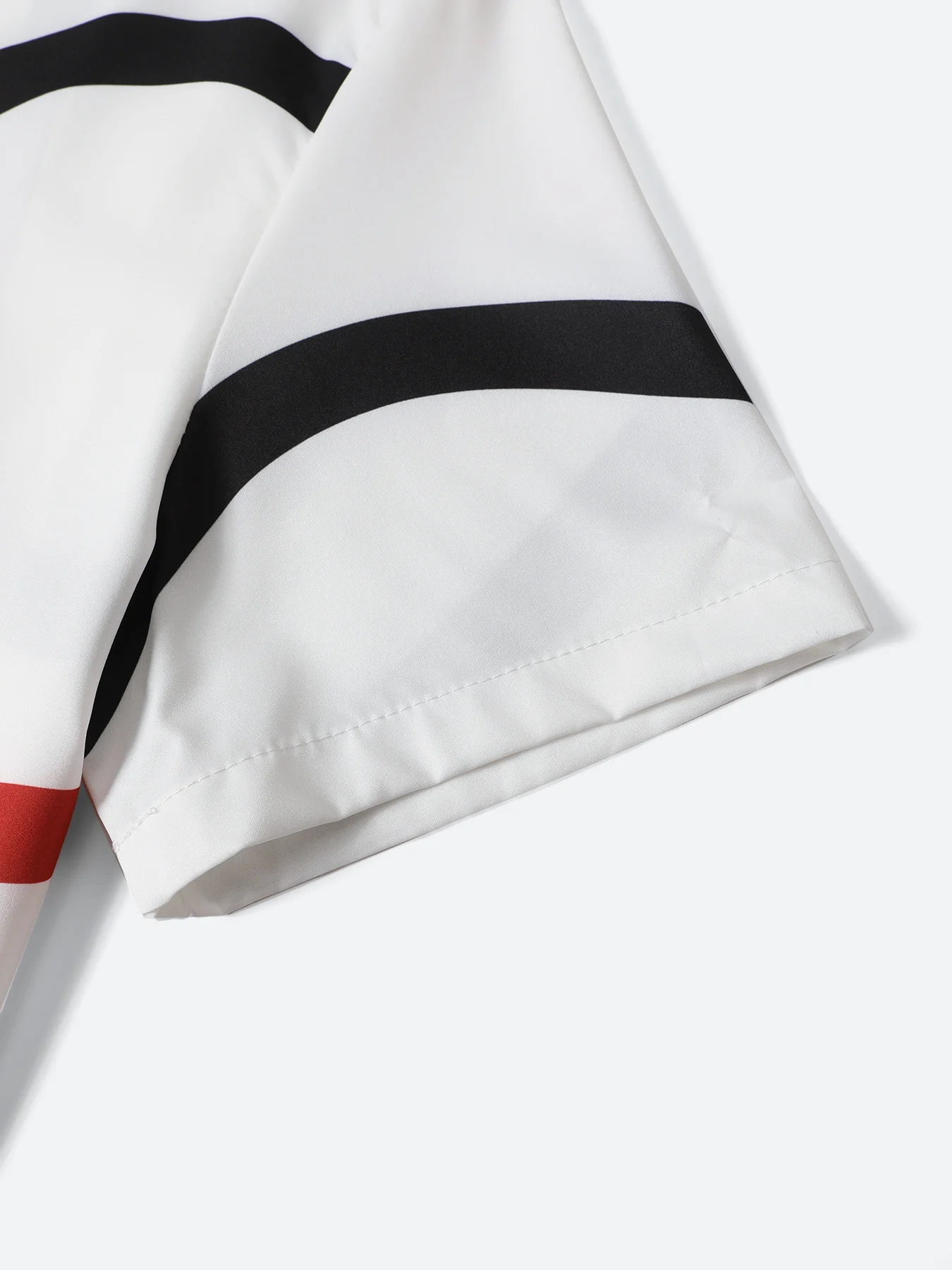 عبوتان، قميص رجالي بأكمام قصيرة وأزرار سفلية مع طية صدر السترة ونمط مطبوع، مقترن بنطال برباط، عصري، كاجوال