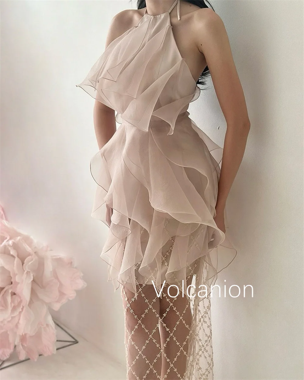 Vestidos midi con cuello halter recto y lentejuelas con volantes de organza personalizados Ocasión a medida Fiesta de cóctel Moda Estilo moderno