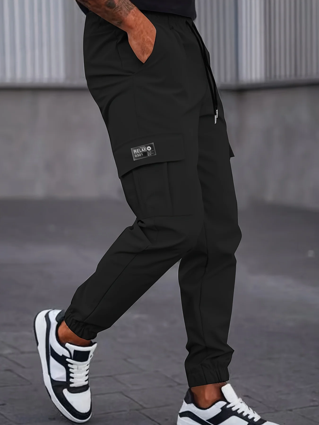 

Мужские черные брюки-карго, уличная одежда, бегуны с эластичной резинкой на талии, брюки с несколькими карманами и манжетами на шнурке, свободная посадка, повседневная спортивная одежда