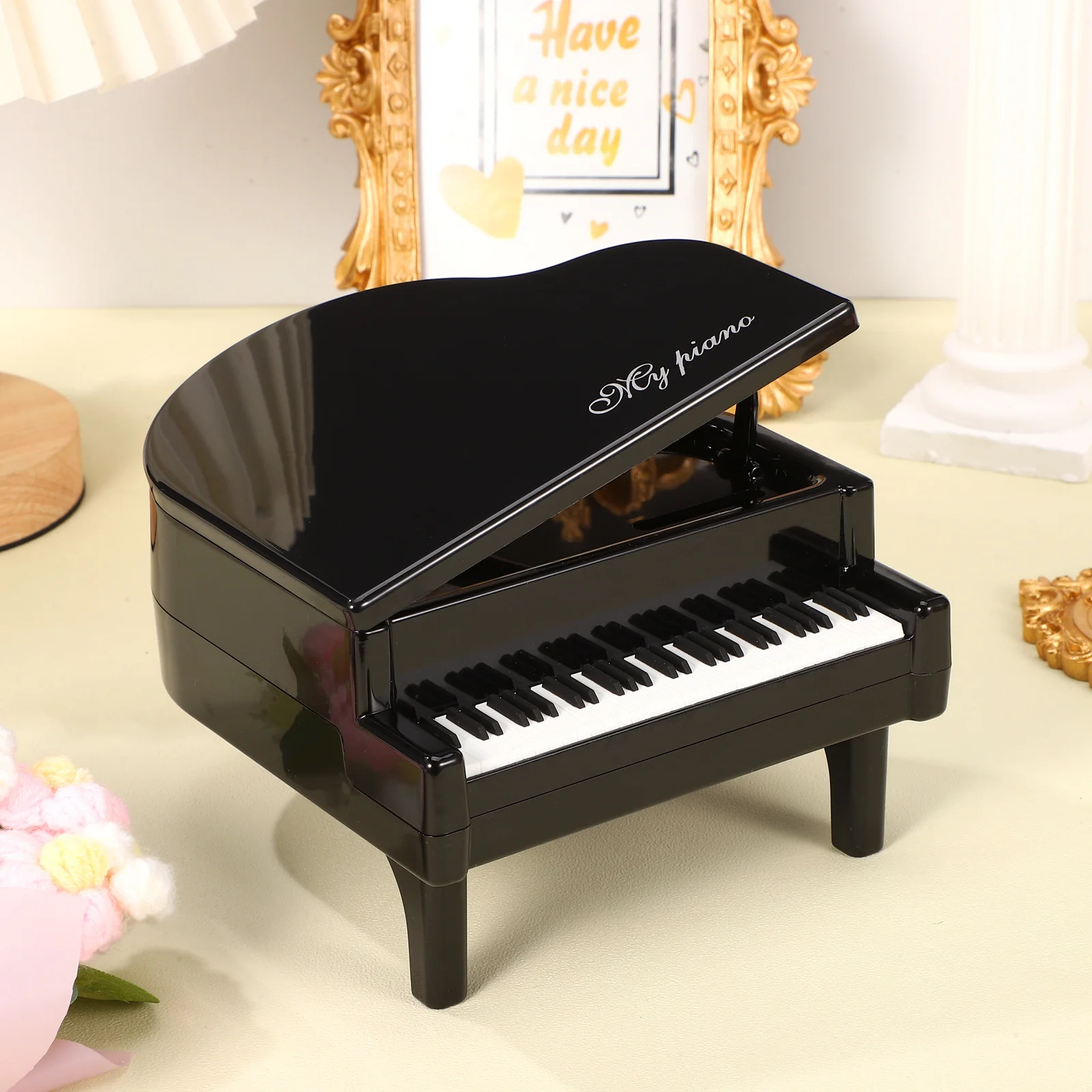 Decorazione nera Mini pianoforte Ornamento da tavolo per Home Office Studio Room Decor Strumento musicale Display Pezzo artistico Pianoforte in plastica