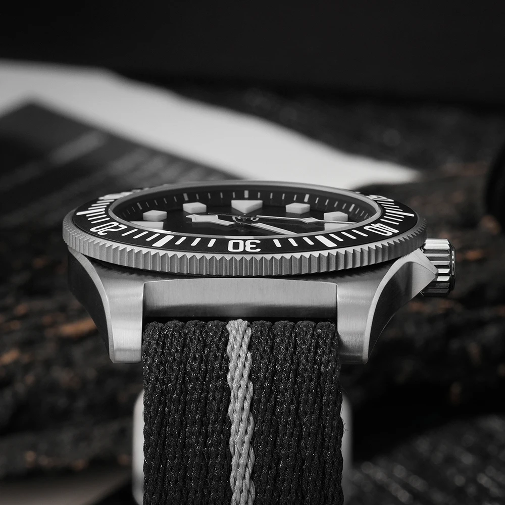 ウイッグ Watchdives EXD Quartz Watches 40mm Titanium VH31 Sweep Second