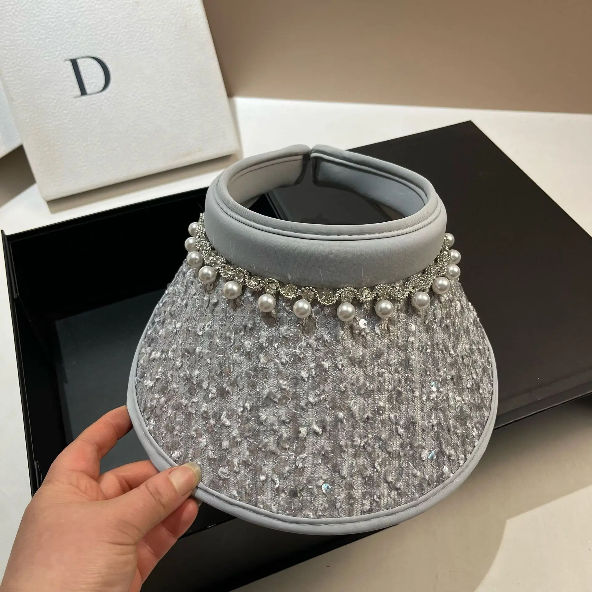 

Luxury Rhinestone Sunscreen Sun Hats for Women Shining Sequins Empty Top Sun Hat Big Brim UV Protection Beach Sunshade Cap