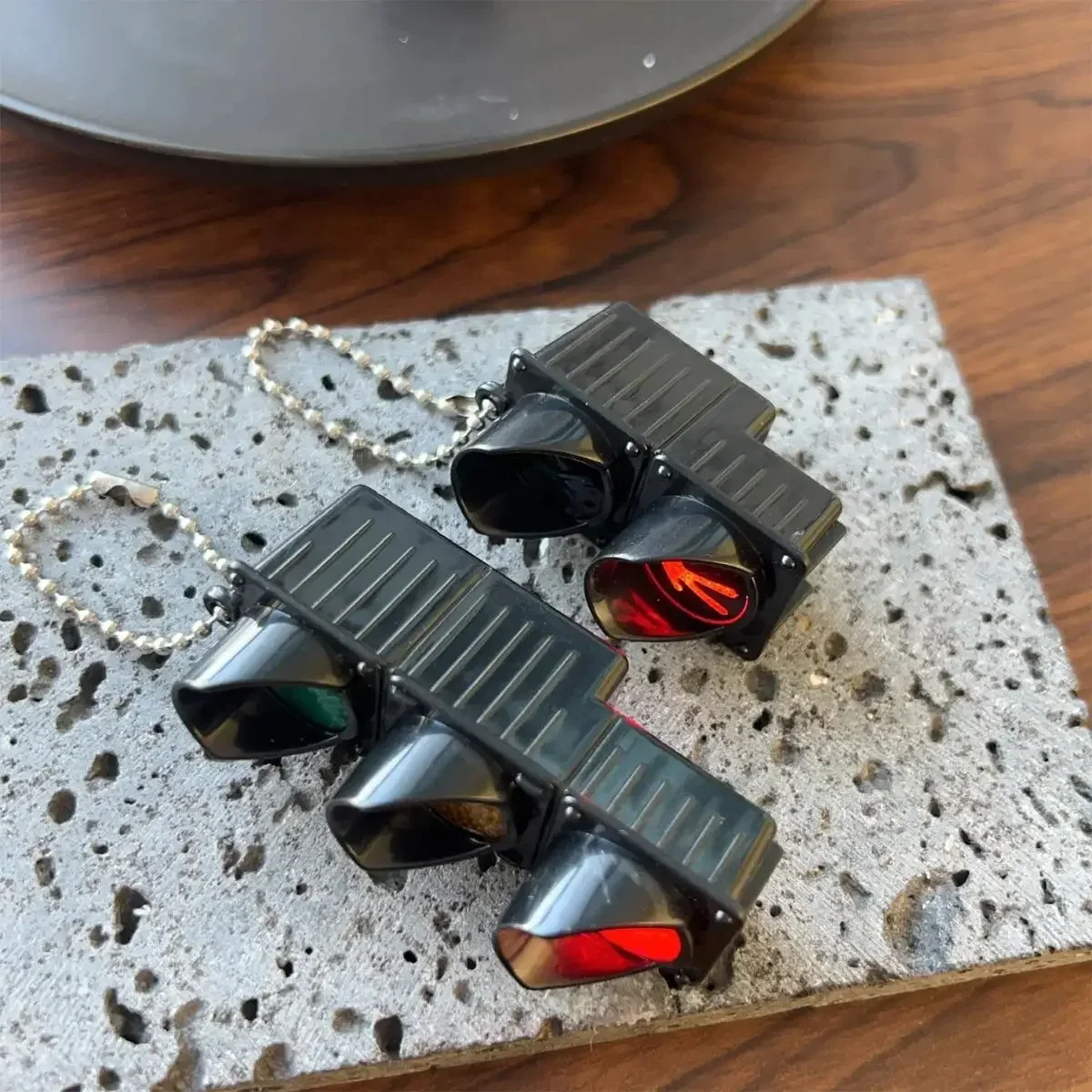 1/2 Stück Neuer Modischer 3D-Ampel-Schlüsselanhänger Lustiger Kreativer Rucksack-Anhänger Schlüsselring Geschenke für Frauen, Studenten und Paare – Detail 2