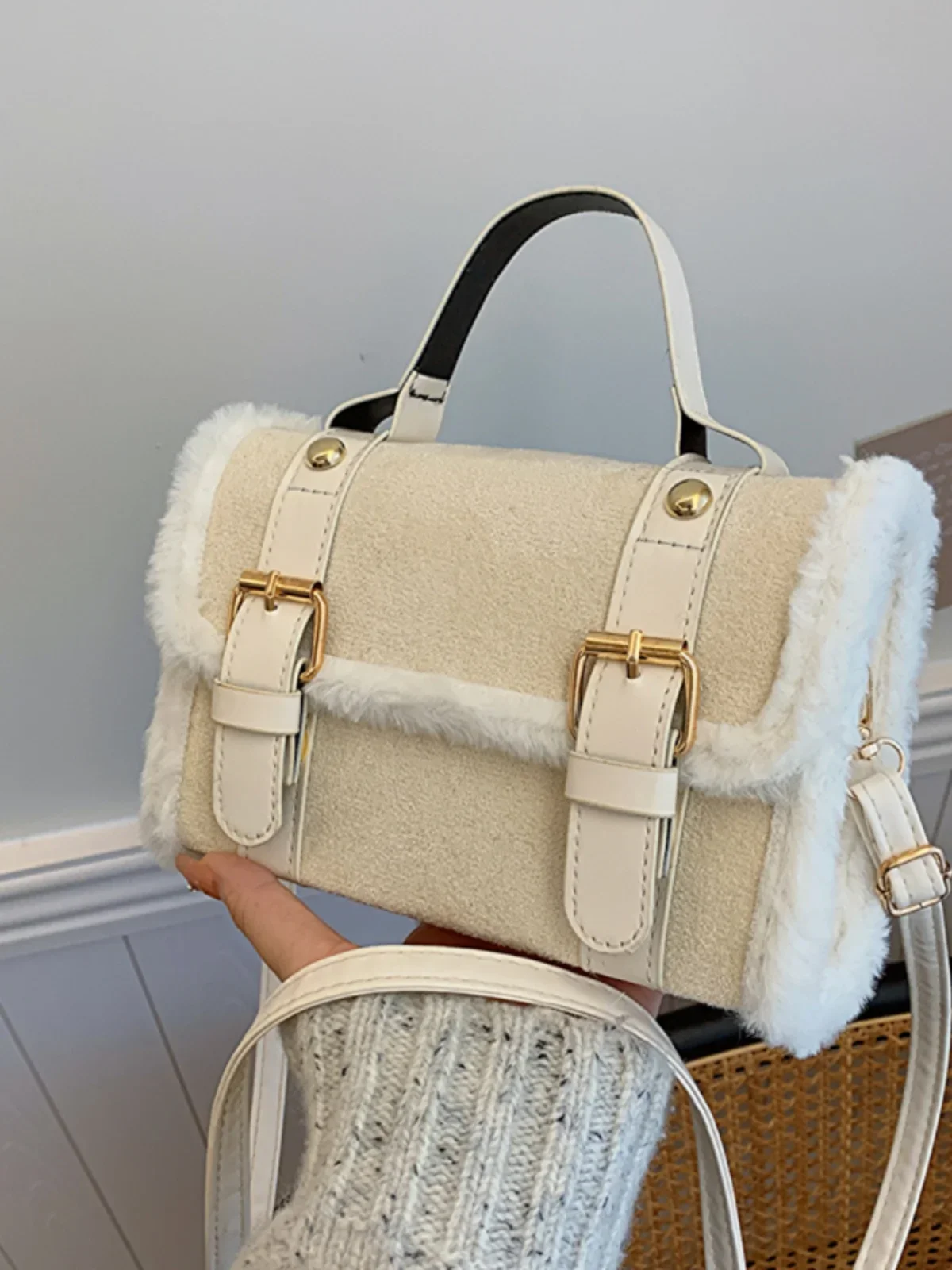 

Lamb wool small square bag women's new autumn and winter plush splicing handbag premium texture versatile messenger bag