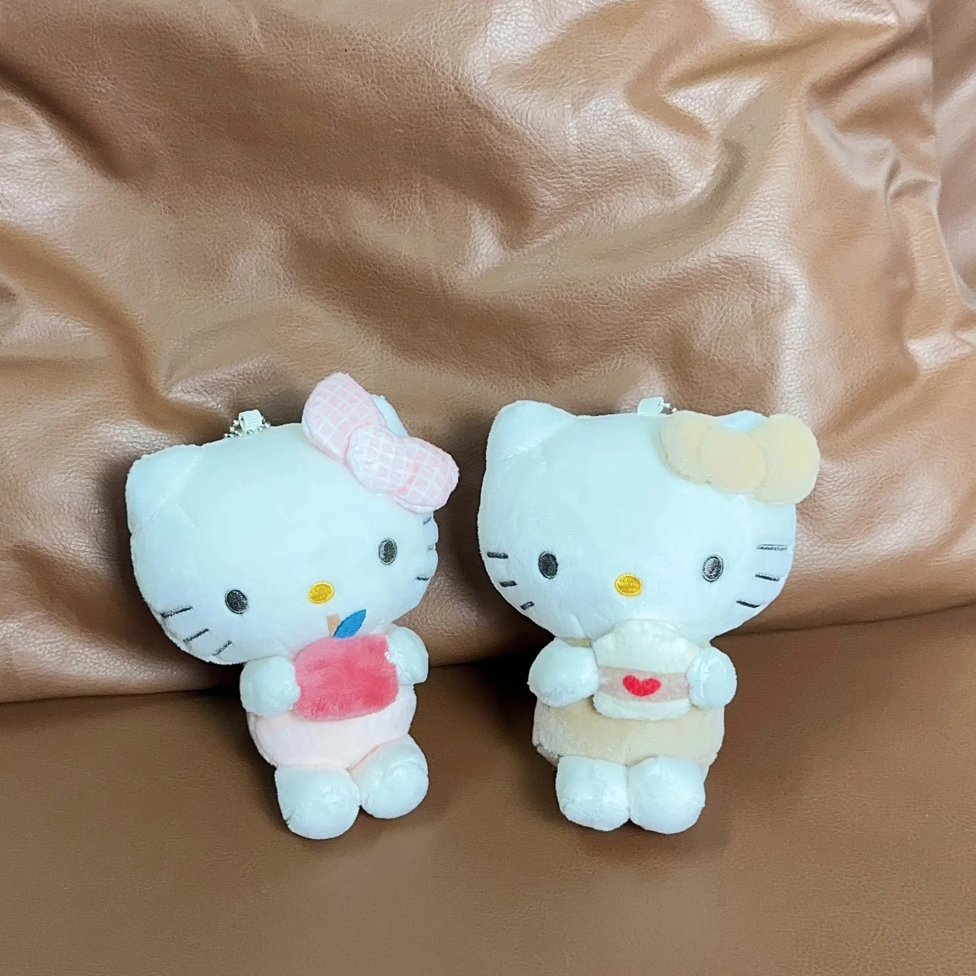 Süße Hello Kitty Heisei Hot Girl Plüsch-Schlüsselanhänger Brille Milchkamera Cartoon Kätzchen Suffed Doll Rucksack Dekoration ﻿