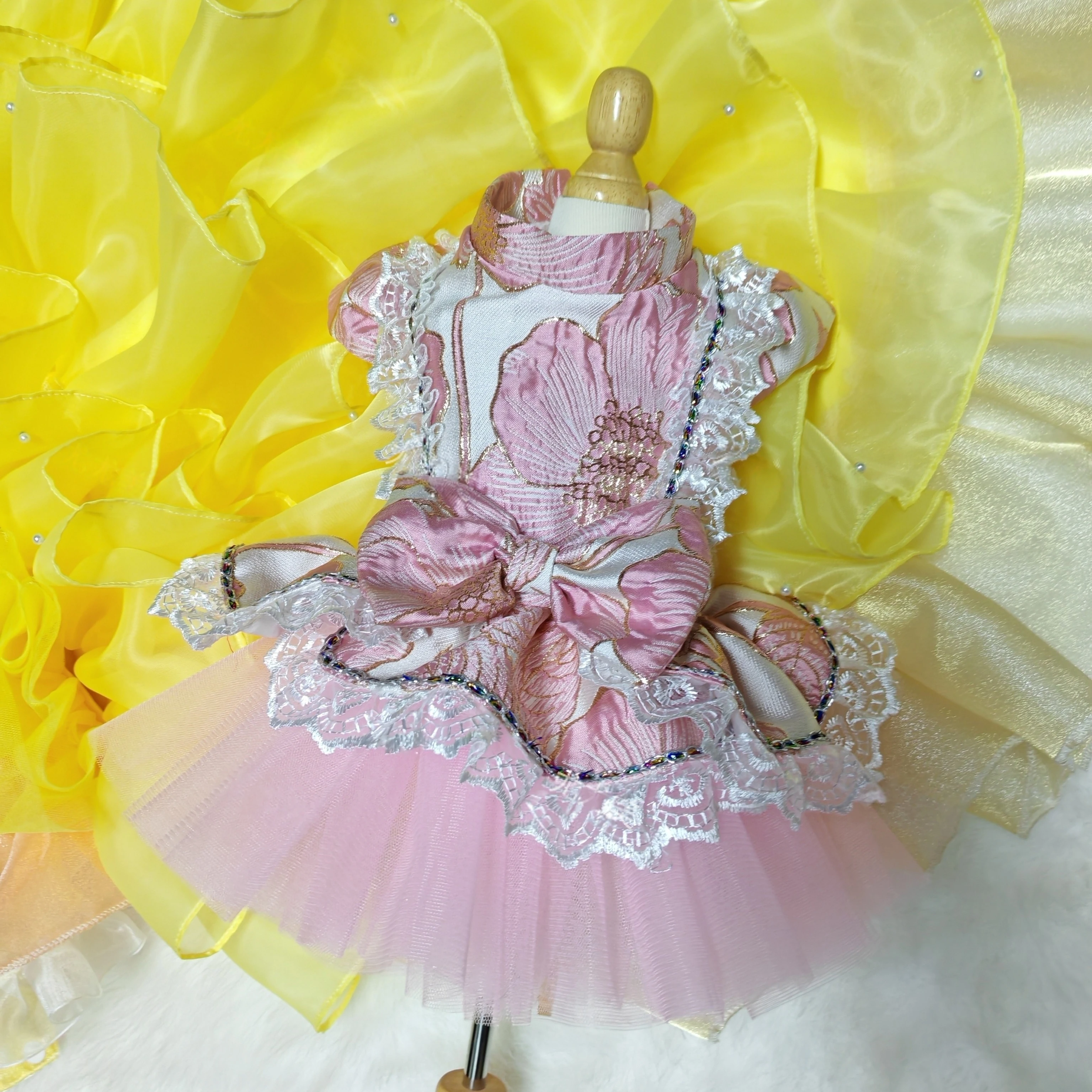 

Handmade Pink Flower Embroidery Pet Dog Clothes Tassel Lace Luxury Princess Dresses For Small Medium Dog Poodle