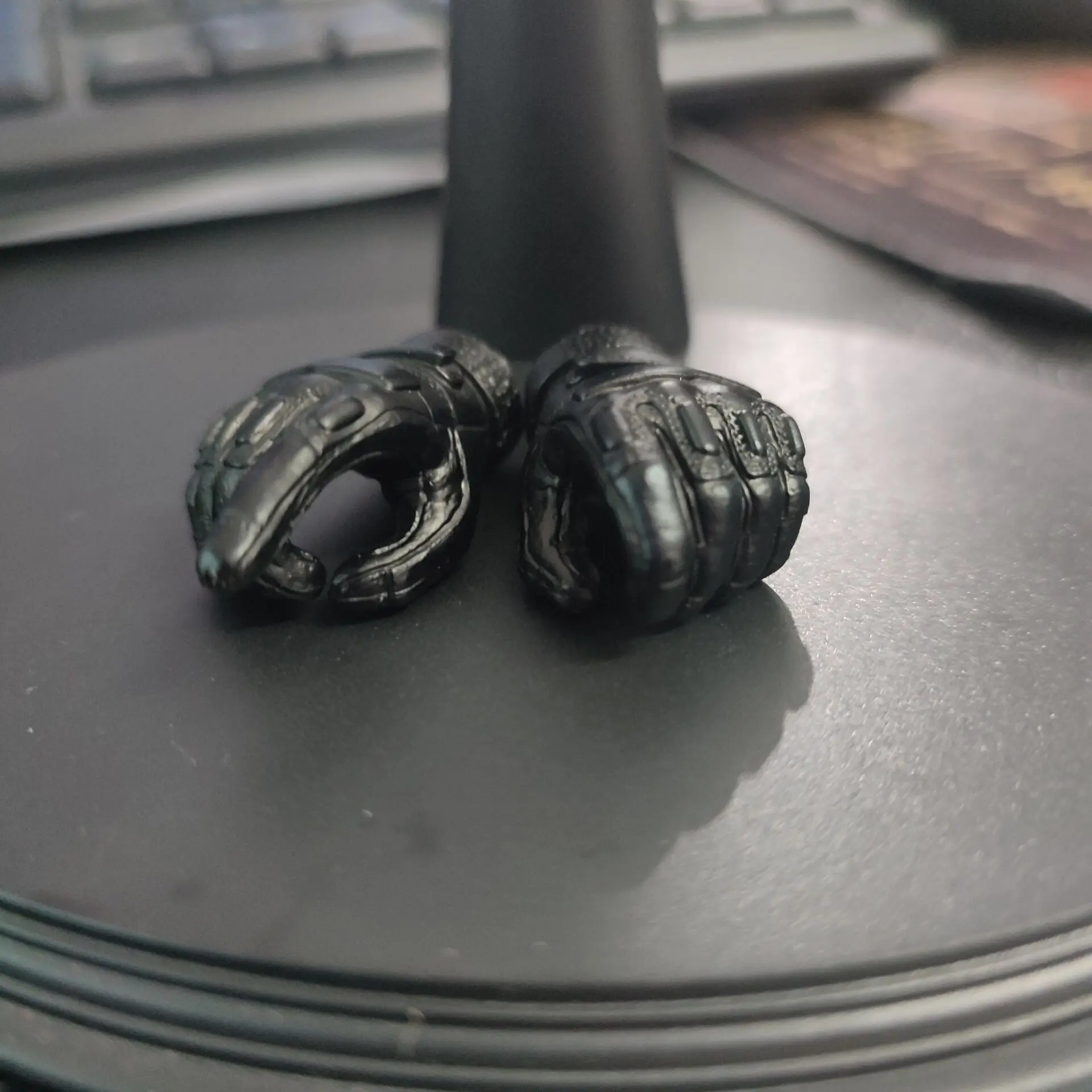 Pary w magazynie 1/6 Sca Man Male Hands Gloved Hand Black Type Holding Figure Gun Holder Gloves Model For 12" Action figure