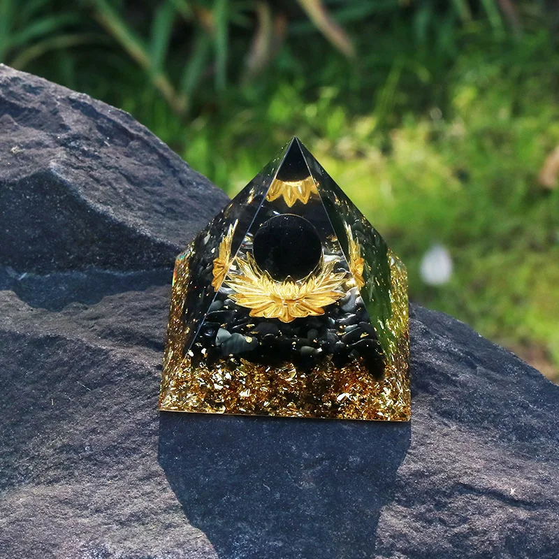 6CM Oganite Pyramid Home Decor Healing Reiki Natural Crystal Ball Pyramid Resin-encased Crushed Stone Pyramid Car Trim Wholesale