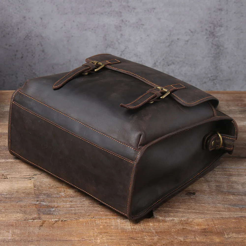 S.WORKER Echtleder-Umhängetasche für Herren, 2-Wege-Tasche, umwandelbar in Schulter- und Rucksacktasche, handgefertigte Herrentasche aus Rindsleder. – Detail 11