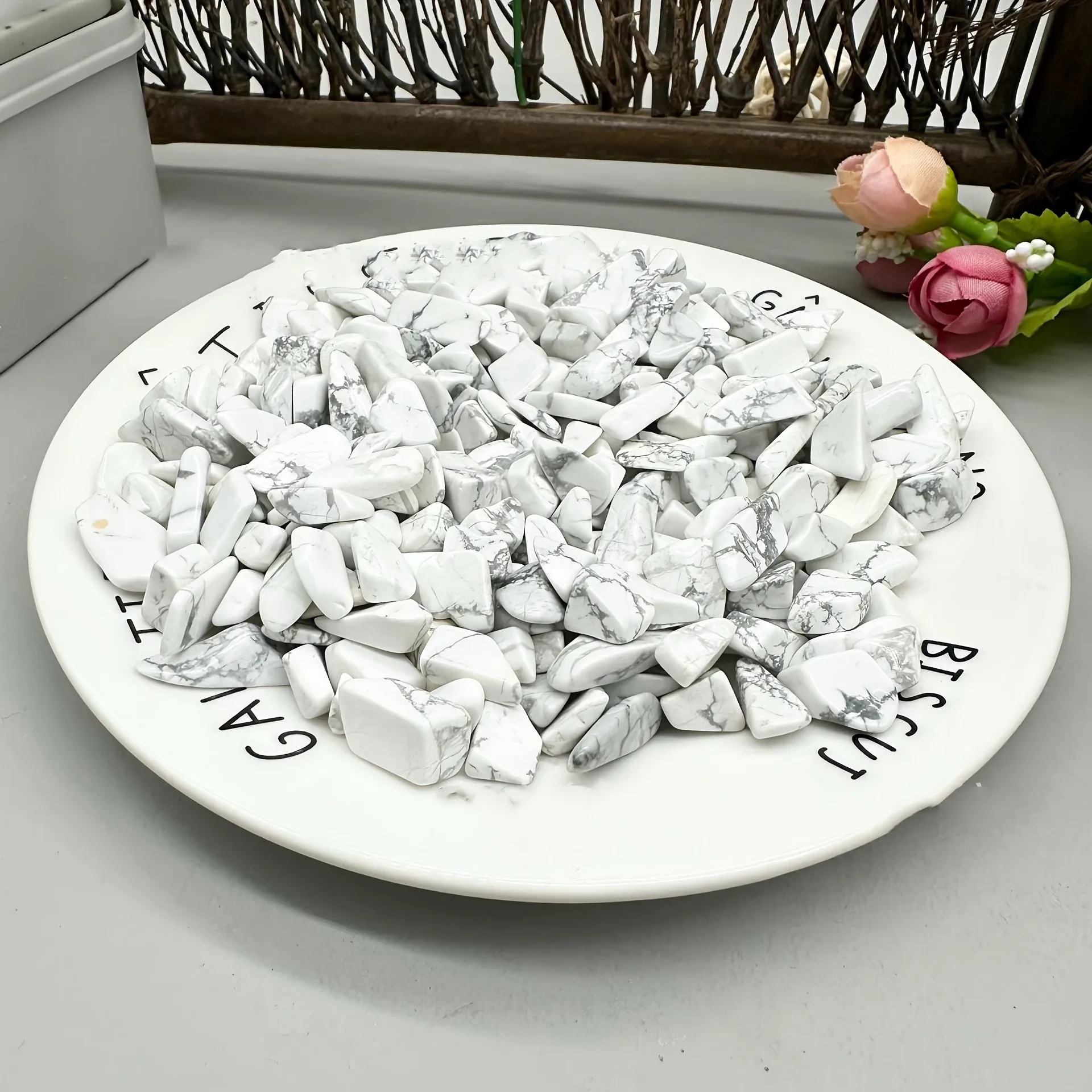 3-12 مللي متر رقائق كريستال Howlite المطحونة الطبيعية ، رقائق الأحجار الكريمة ، Howlite الأبيض الطبيعي ، رقائق الأحجار الكريمة Howlite البيضاء