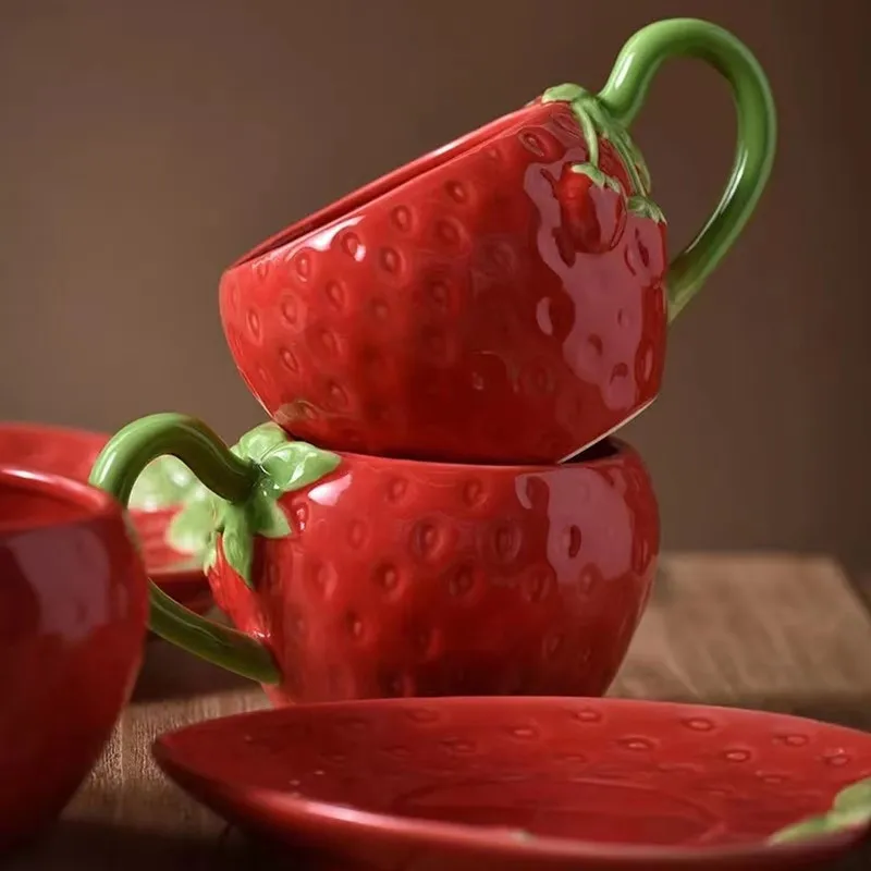 手描き三次元レリーフイチゴコーヒーカップとソーサー赤カップ国ライフスタイルアフタヌーンティーカップコーヒー300ミリリットル