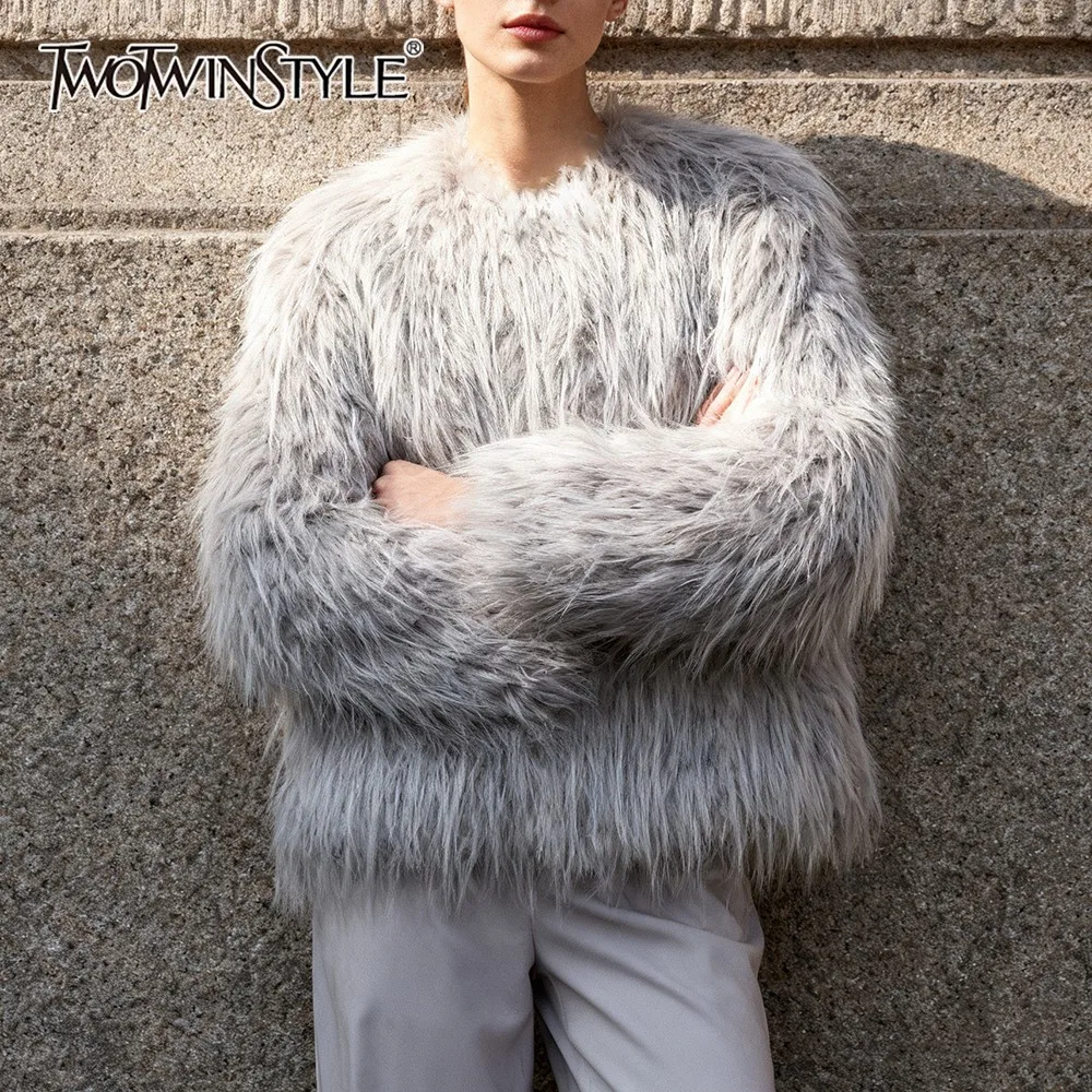 

TWOTWINSTYLE Высококачественная пригородная куртка для женщин с круглым вырезом и длинными рукавами, длинношерстная шуба с длинными волосами, женская зимняя одежда