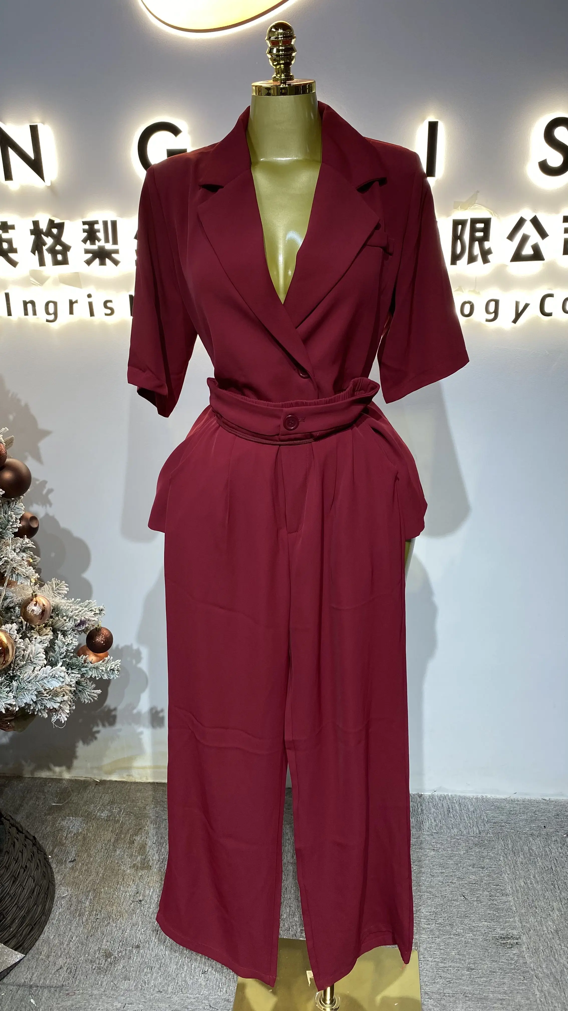 

2025 Новое модное платье с длинными рукавами и тяжелым цветочным дизайном из бисера, сексуальное костюмное платье с глубоким v-образным вырезом-GZXX472