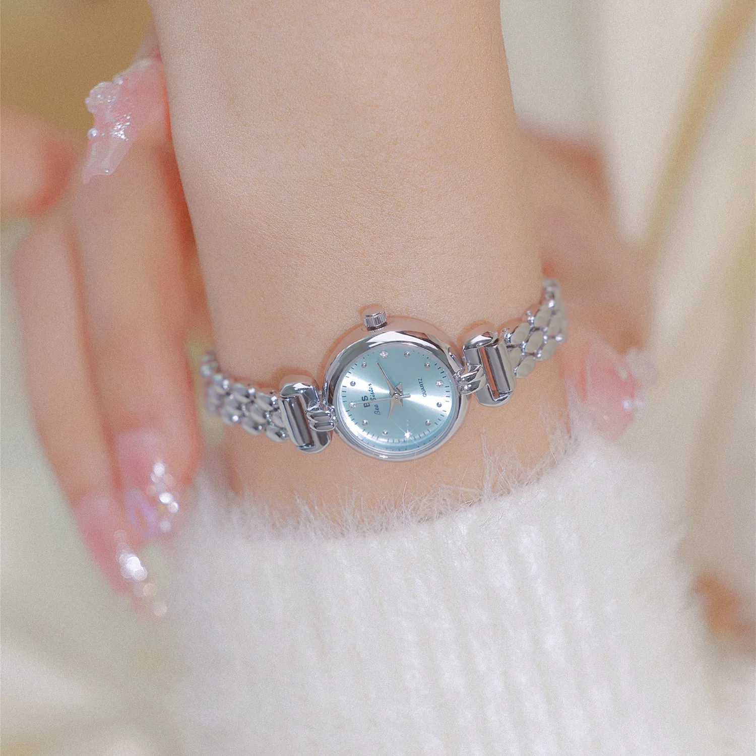 Montres pour femmes dames Bracelet Simple rétro or argent petite chaîne Quartz dames montre tempérament cadran circulaire montre-Bracelet