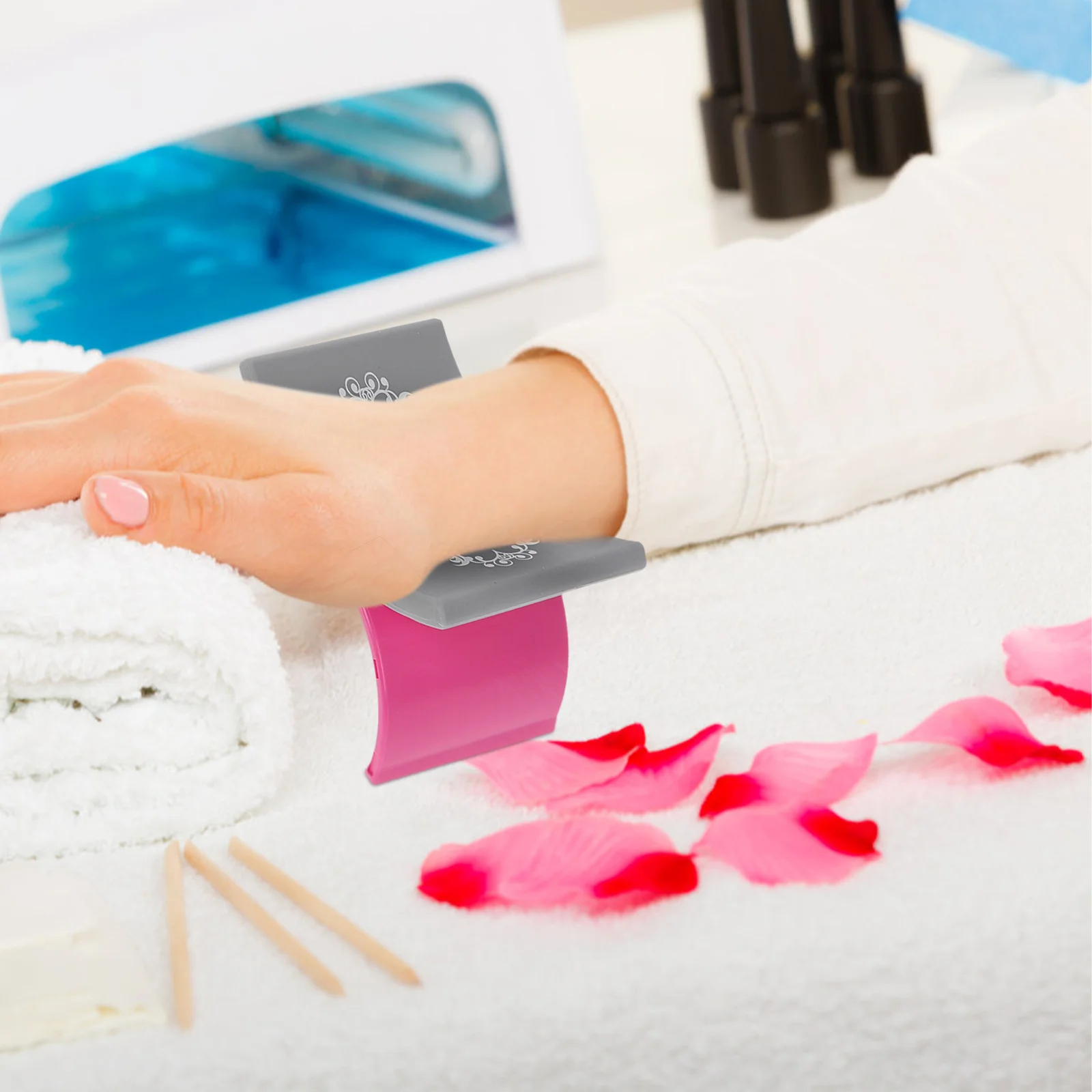 

2Pcs Nail Arm Rest Pillow Silicone Soft Hand Holder Comfortable Manicure Support Detachable Washable Portable Nail Art Accessory