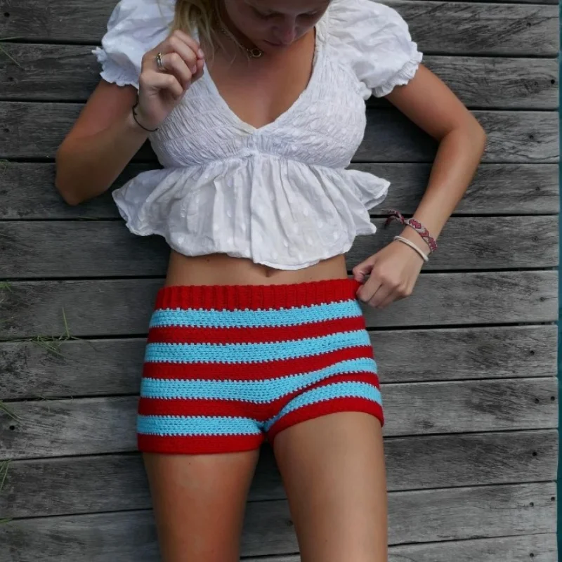 กางเกงขาสั้นถักลายทางสไตล์ Y2K สำหรับผู้หญิง เอวต่ำ ยืดได้ กระชับรูปร่าง ทรงมินิ วินเทจ ตัดสี แต่งโครเชต์ สตรีทแวร์