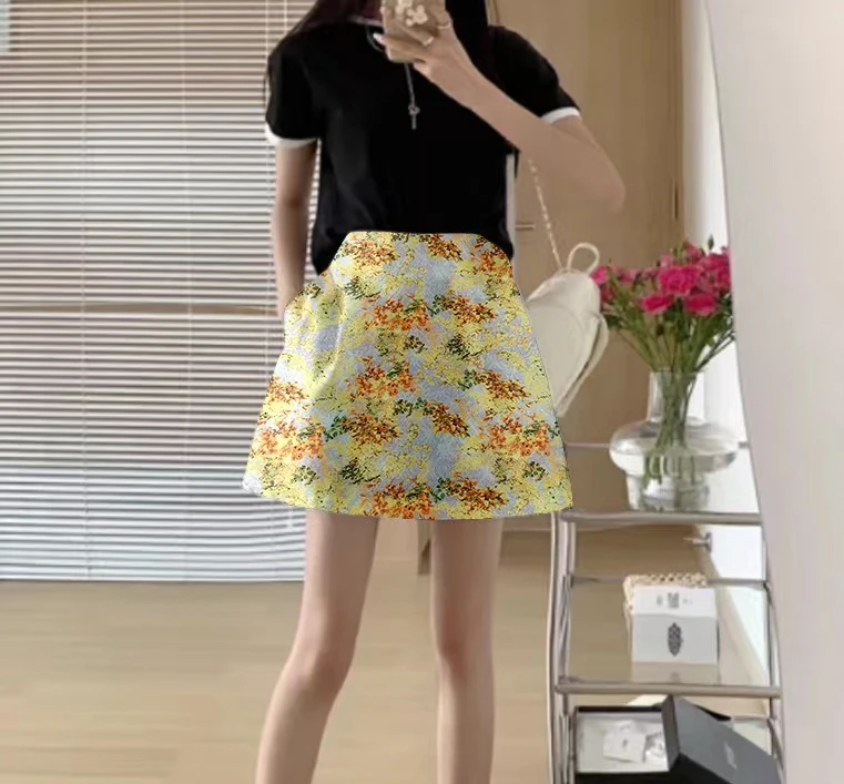 하이 웨이스트 플레어 미니 스커트 꽃 프린트 다목적 폴리 에스터 패브릭 포켓 디테일 여름 컬렉션 여성 패션