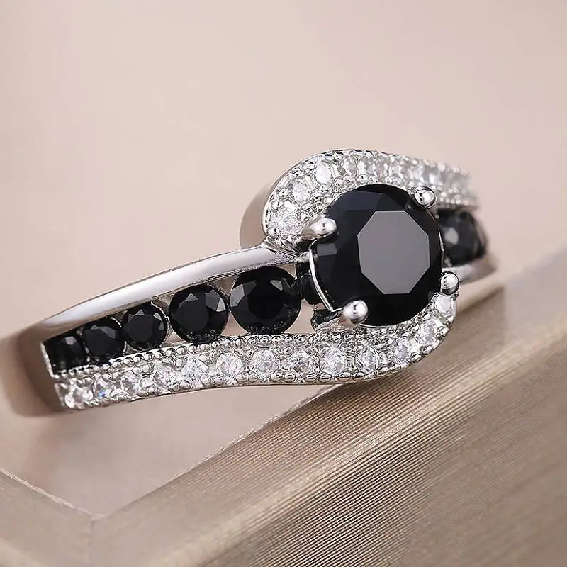 Huitan Modischer Damenring mit glänzendem Zirkonia, elegantes Design, Party, Hochzeit, Dame, bezauberndes Zubehör, Schmuck für den Alltag