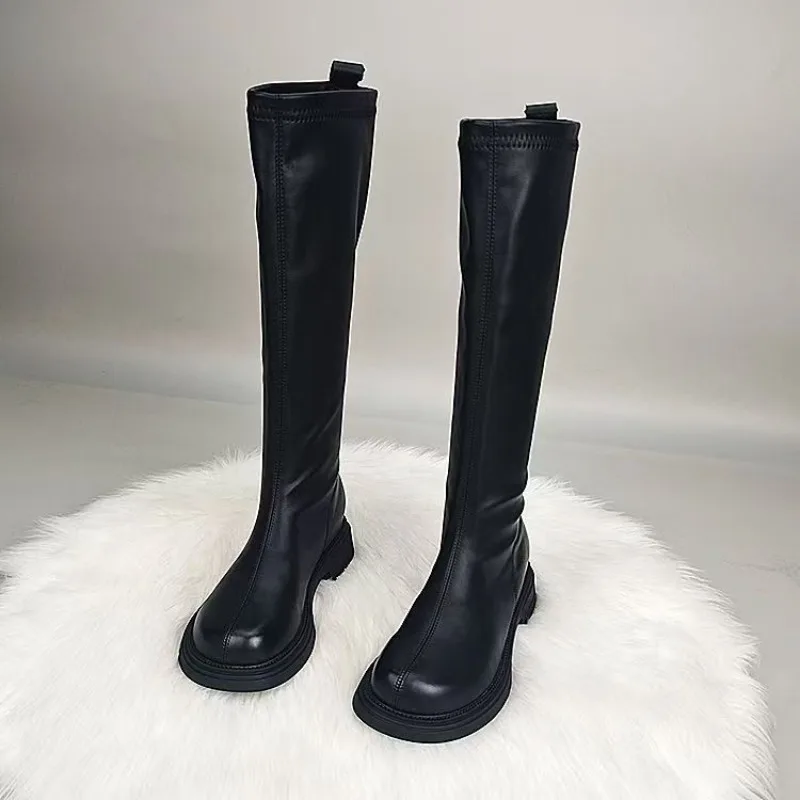 Vielseitige gespleißte Lederschuhe Herbst und Winter Neue runde Kopf zeigt dünne, weiche Sohle, rutschfeste Blockabsatz-hohe Stiefel