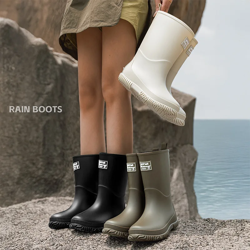 

2025 New Mid-Calf Women's Rain Boots Fashionable Adult Outdoor Anti-Slip Waterproof Shoes Rainforest Hiking Internet Famous R...