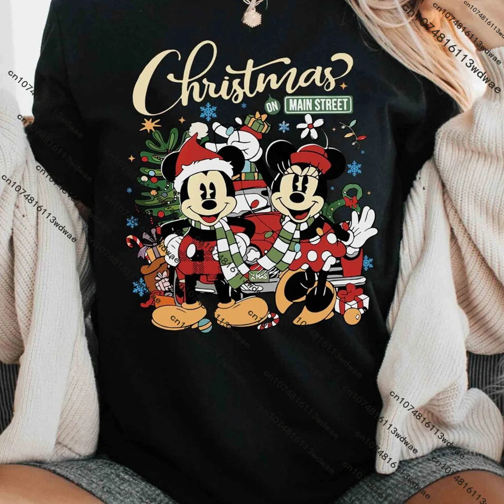 خمر ديزني عيد الميلاد على الشارع الرئيسي المرأة تي شيرت ميني ميكي مرح جدا حفلة عيد الميلاد 2025 ديزني زوجين رحلة عيد الميلاد