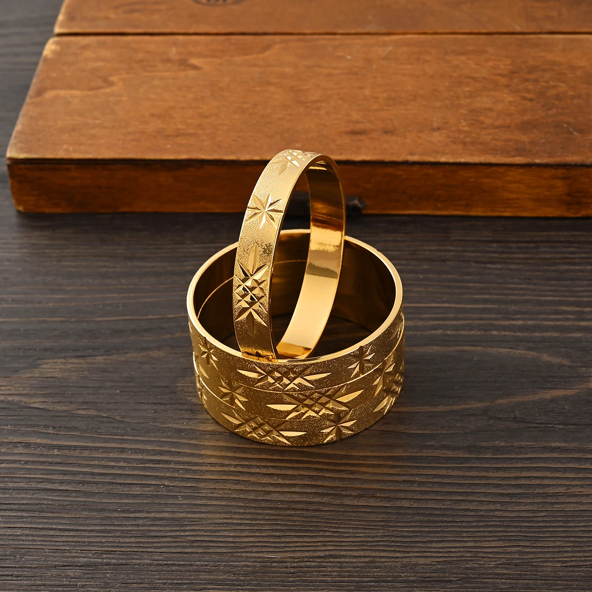 4PCS Gold Color Width 8mm Different Size Hawaiian Jewelry Polynesian Gold Plated Flower Bangles Girls Birthday Party Gifts