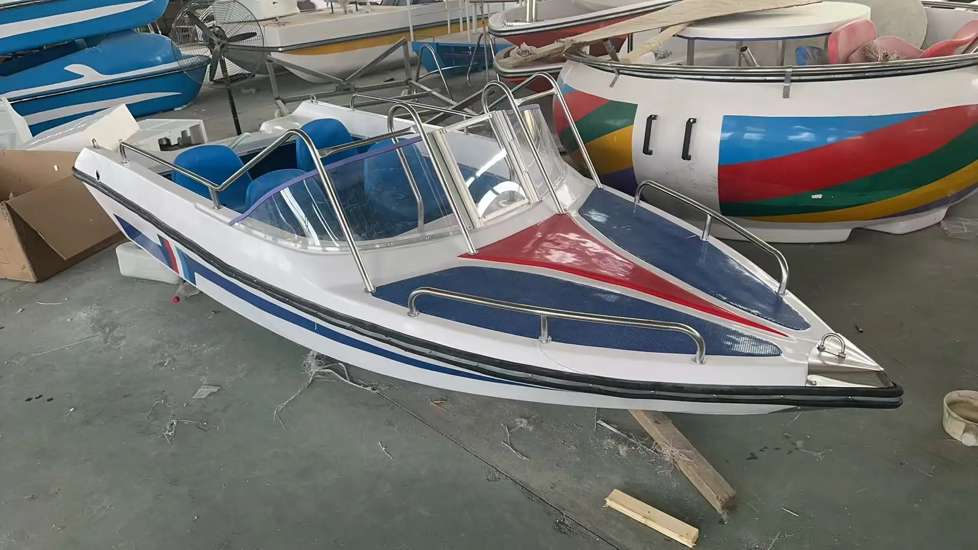 Open-Type Fast Small Speedboat Manufacturers Supply Open Speedboat Yacht Recreational Fishing Boat Luxury Fiberglass Speedboat