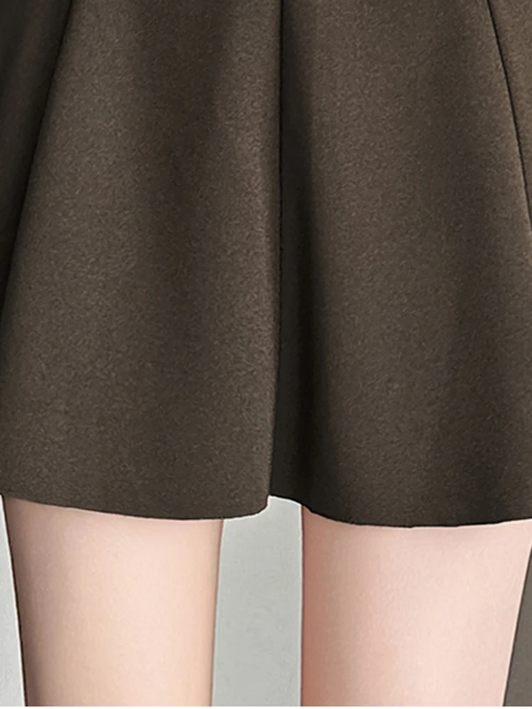 Czarna, ciepła, gruba wełniana spódnica damska w stylu preppy na zimę, z wysokim stanem, codzienna, szkolna, mini, krótka, trapezowa.