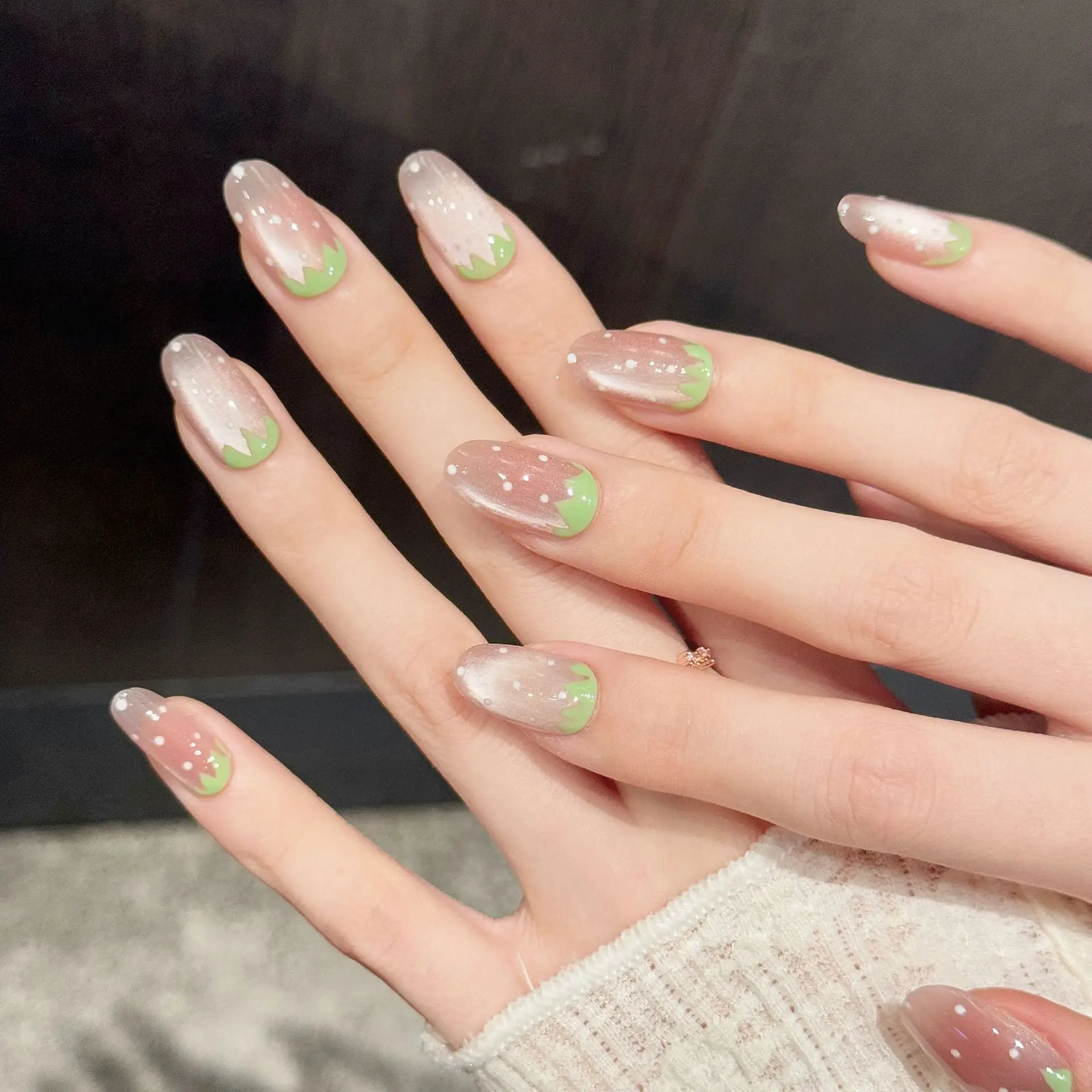 10PCS Short Oval Handmade Press On Nails,Green Contrasted Color Nude Pink Cat Eye,Suitable For Festivals Parties And Daily Wear.