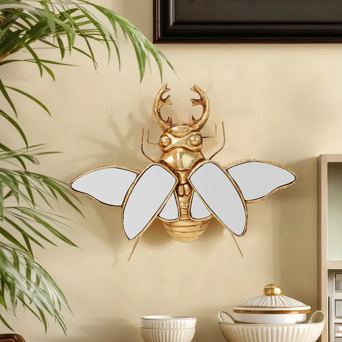 1PC, 8.2*10.2-inch Resin Material, Golden Six-Sided Mirror, Beetle-Shaped Home Decoration Craft Wall Hanging
