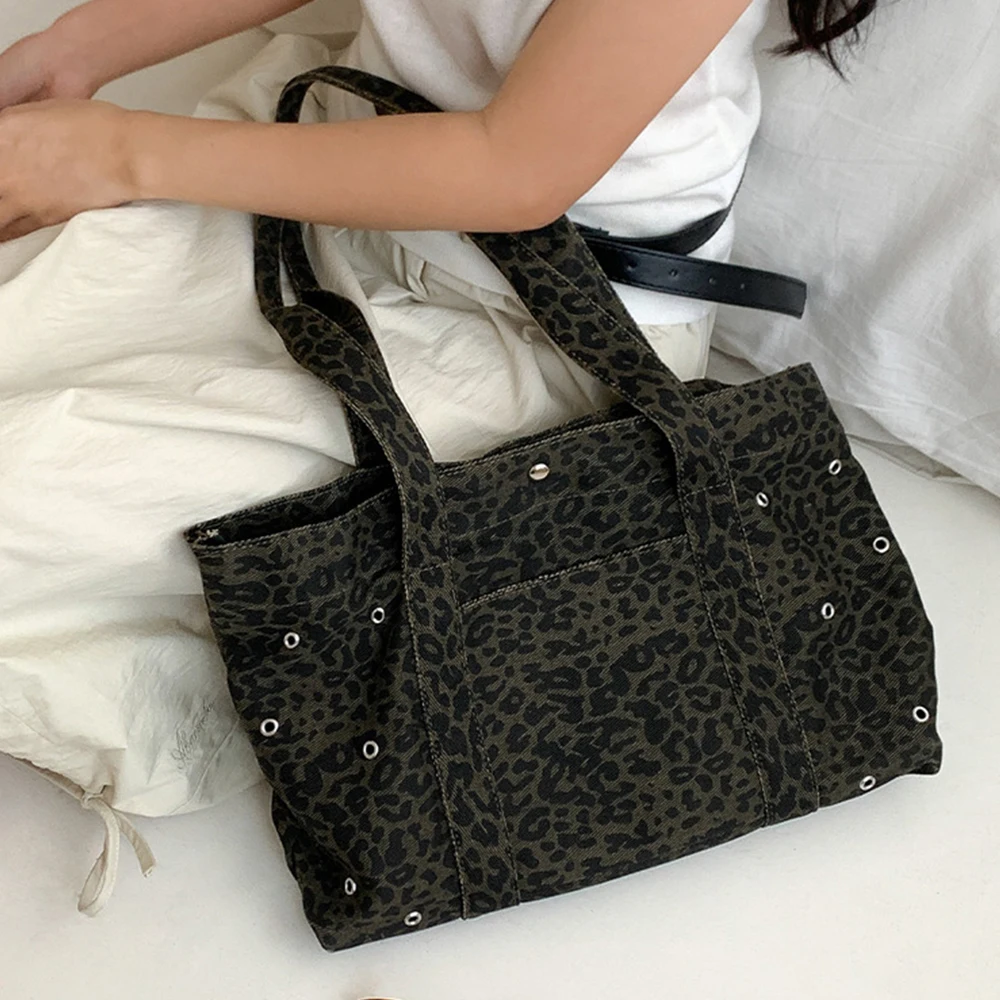 

Fashion Leopard Canvas Tote Women Bag Luxury Rivet Shoulder Bag Animal Printed Handbags Large Capacity Designer Bags for Women