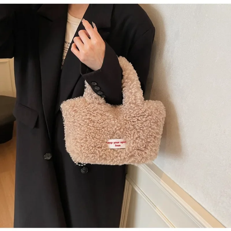 2024 New Autumn and Winter Japan and Korea Casual Hair Handbag Retro Niche Design Vegetable Basket Bag Furry Bag