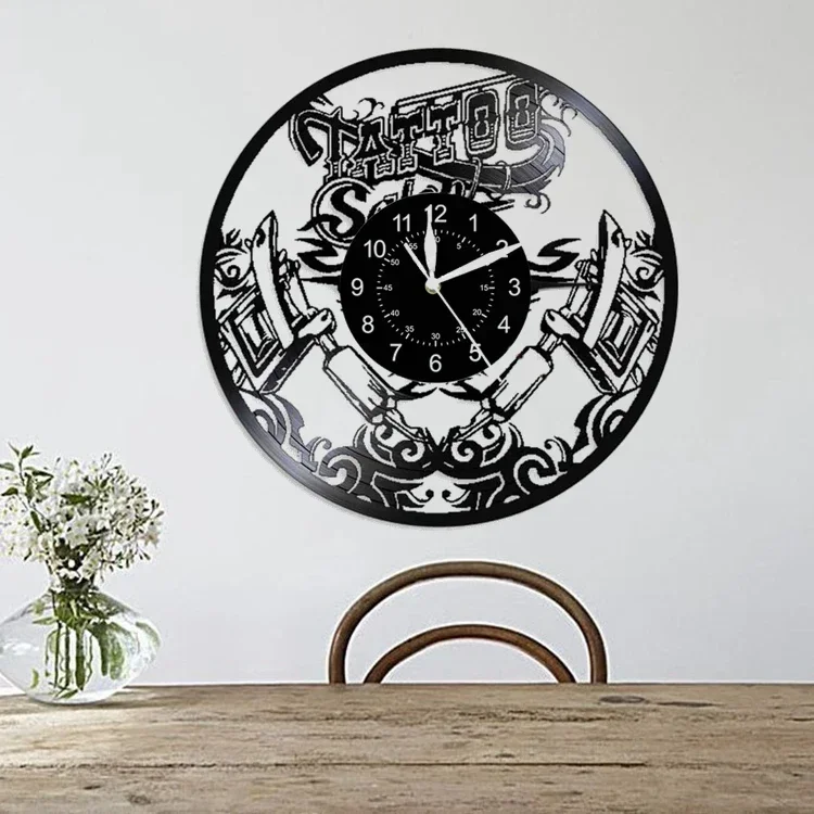 Horloge murale silencieuse en vinyle avec logo de studio de tatouage personnalisé, décoration de magasin de tatouage, cadeau pour homme Hiphelicopter