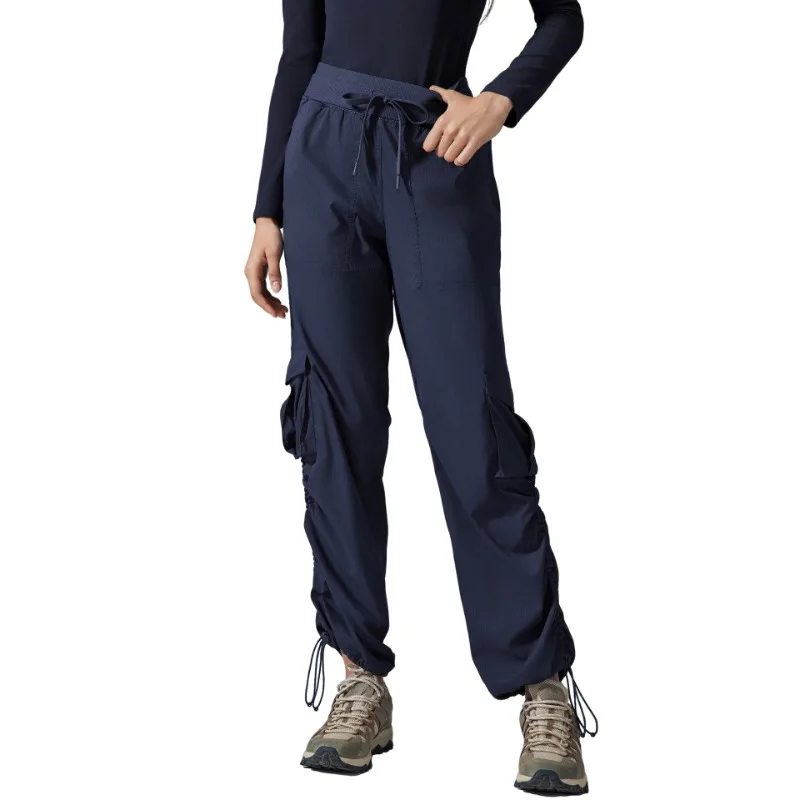 Women's 2025 Activewear Cargo Pants cargo pocket functionality demonstration with smartphone storage during movement