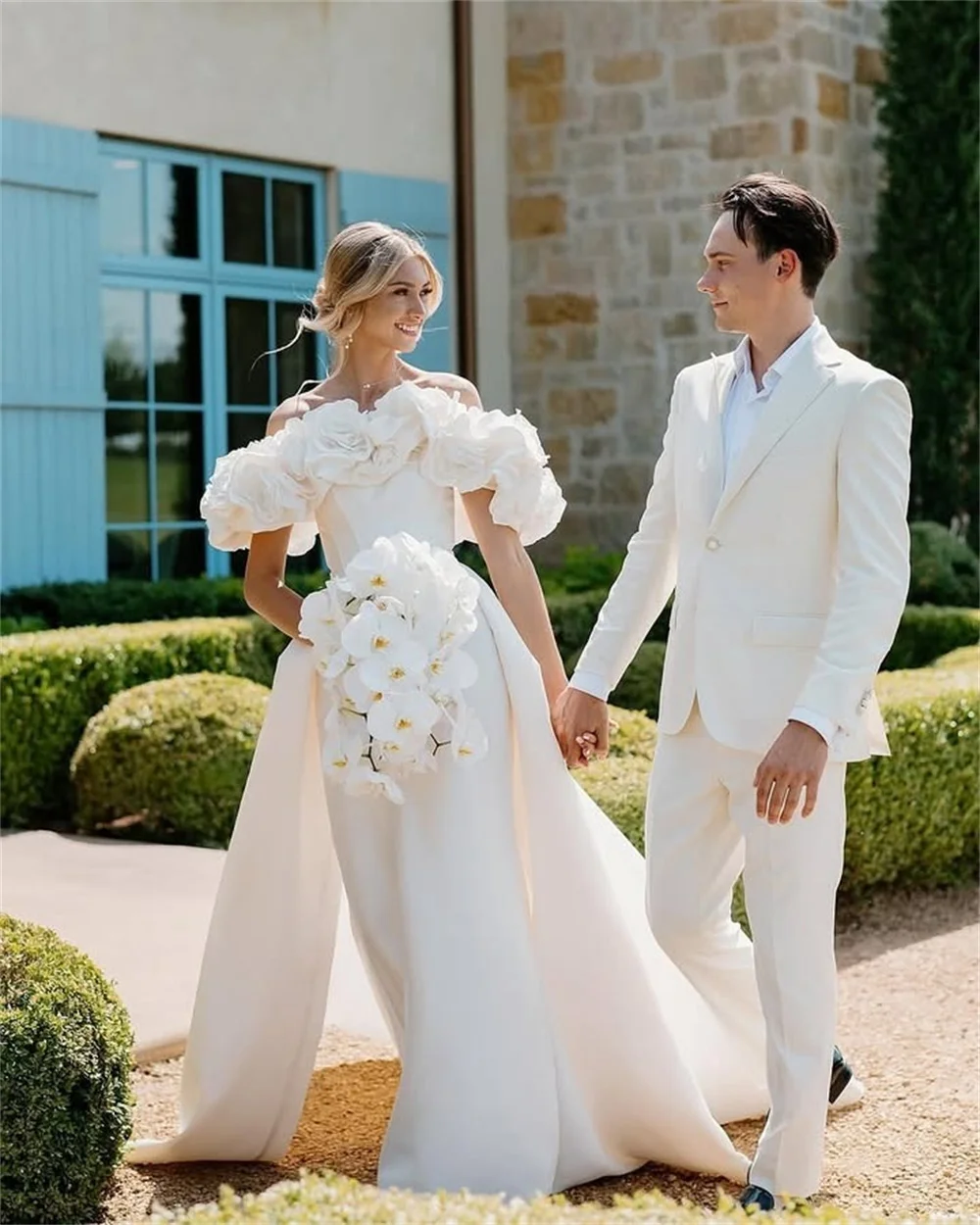 Tokyo Maßgeschneiderte weiße schulterfreie Brautkleider mit kurzen Ärmeln, Hofschleppe, Brautkleider 2025, 3D-Blumen-Meerjungfrau-Hochzeitskleider