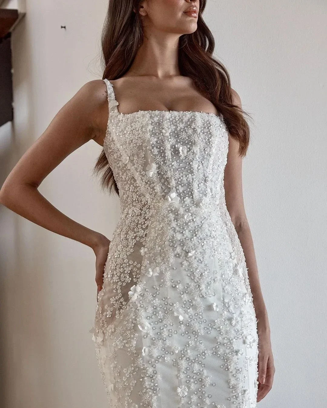 Robe de mariée sirène personnalisée, avec des Appliques de paillettes, avec traîne de balayage, coupe cintrée, bretelles Spaghetti
