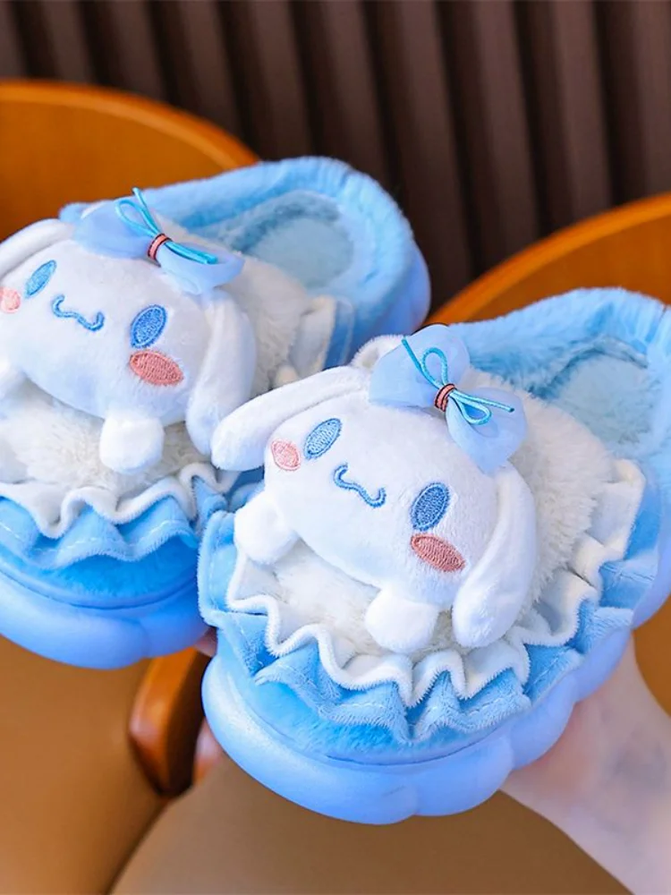 รองเท้าแตะผ้าฝ้ายสไตล์ใหม่สำหรับเด็ก Sanrio ลายคุโรมิ สำหรับเด็กผู้หญิง บุขนกำมะหยี่ น่ารัก สไตล์คู่พ่อแม่ลูก สำหรับเด็กขนาดกลางและใหญ่