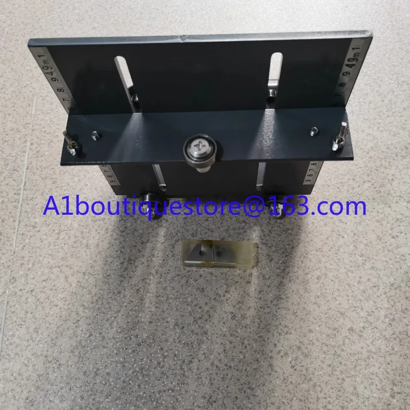 Plastic floor construction tools, wall trimmer, push according to the wall, two-way cutting 7-20 cm adjustable