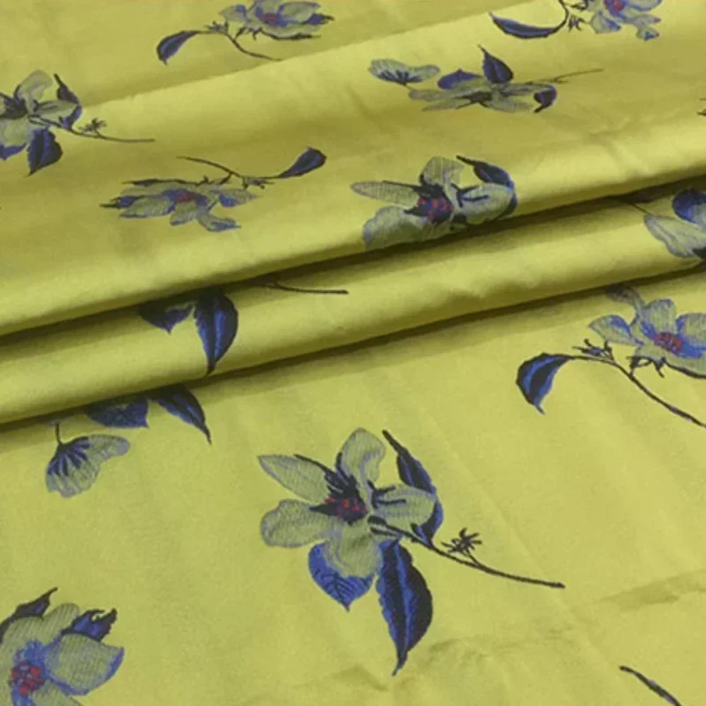 

Окрашенная в пряжу парчовая жаккардовая ткань Цветочное платье Одежда Ткань Европейский бренд Модный дизайн Швейная оптовая продажа Материал на метр