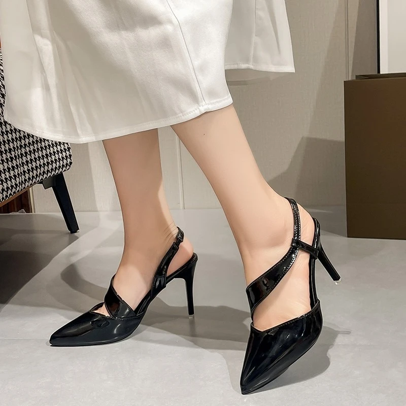 Sandal Seksi, Stiletto Elegan Ujung Lancip Kulit Paten Ukuran Besar, Sepatu Wanita Pesta dan Pesta Gaya Baru Musim Panas 2025