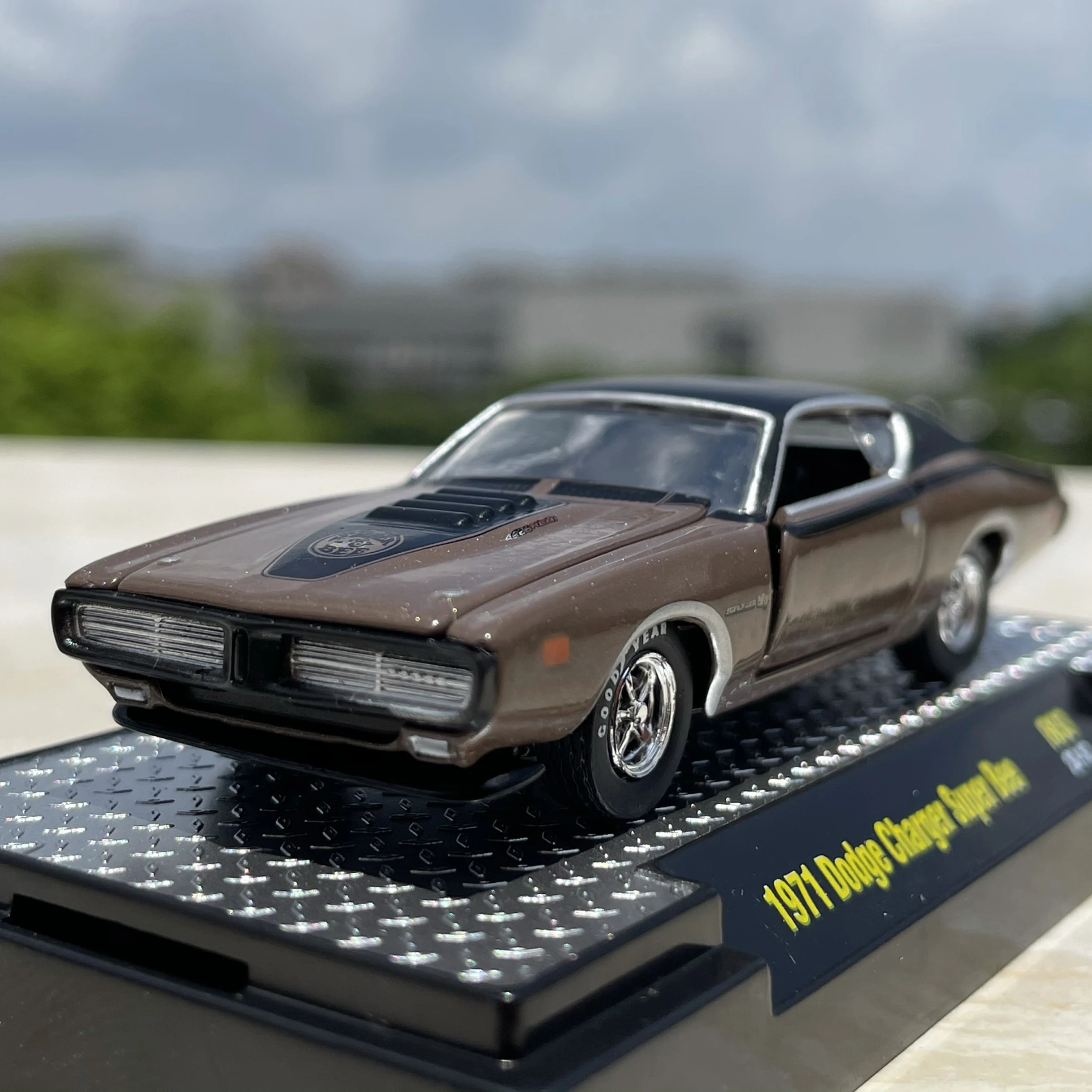 

Литая модель автомобиля Dodge Charger 1971 в масштабе 1:64, Классическая модель автомобиля, подарок для взрослых, сувенир, статический дисплей