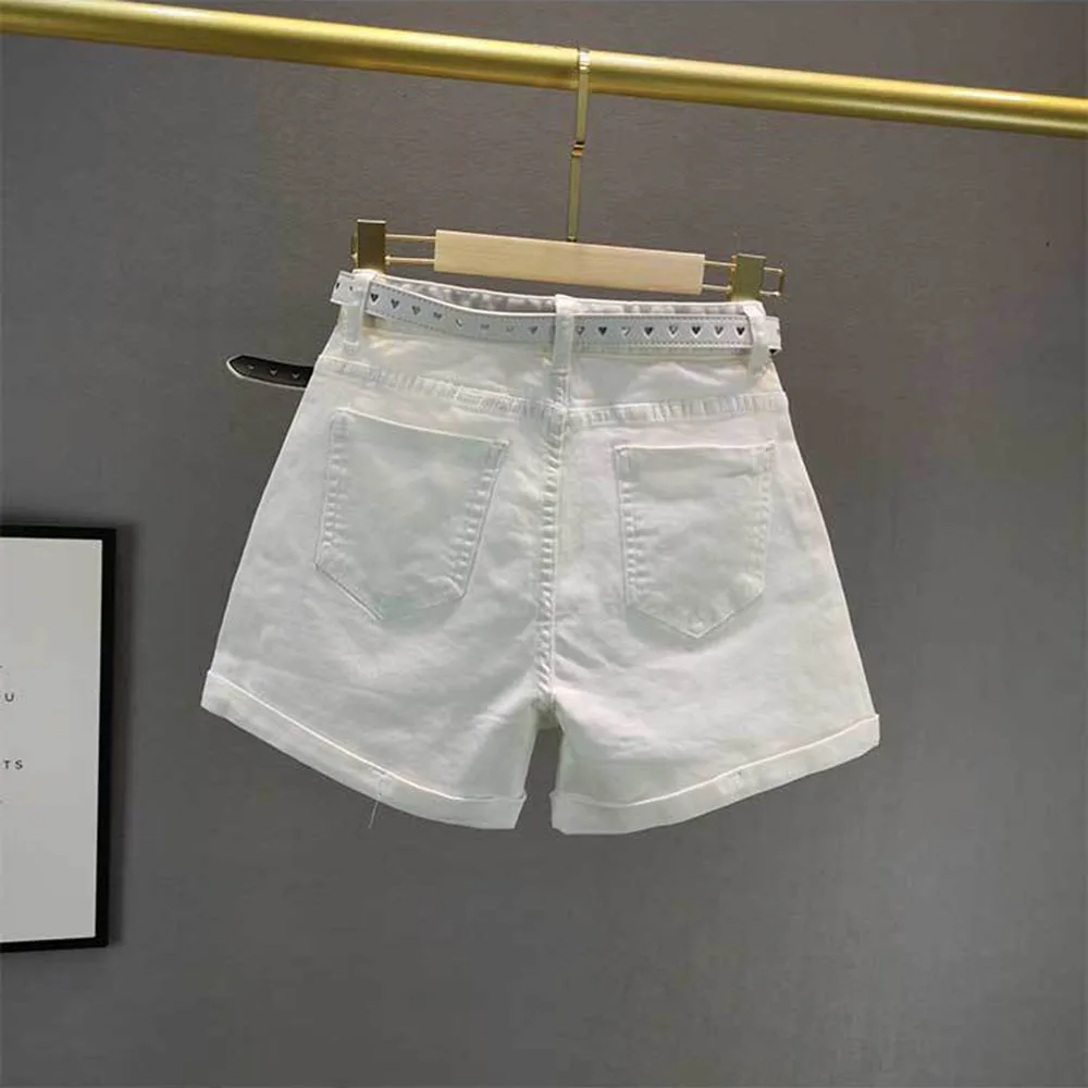 Pantalones cortos de mezclilla blancos para mujer, pantalones de Jean holgados de cintura alta con letras de diamante a la moda, novedad de verano de 2023