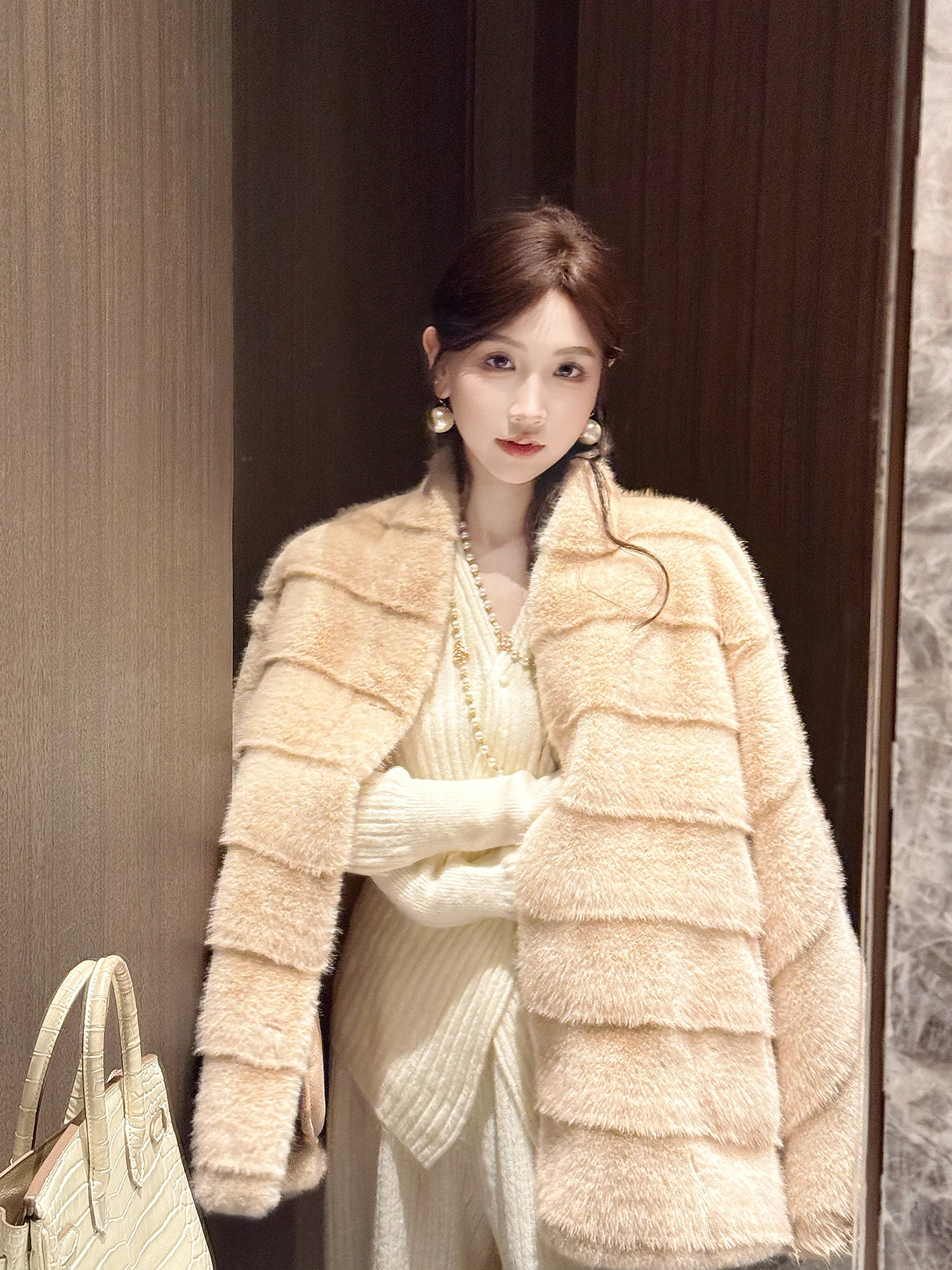 

Ele Women's Jaet 2025 Winter Loose Fit Slimming Outerwear with Large Fur Collar Polyester Fiber Long Sve