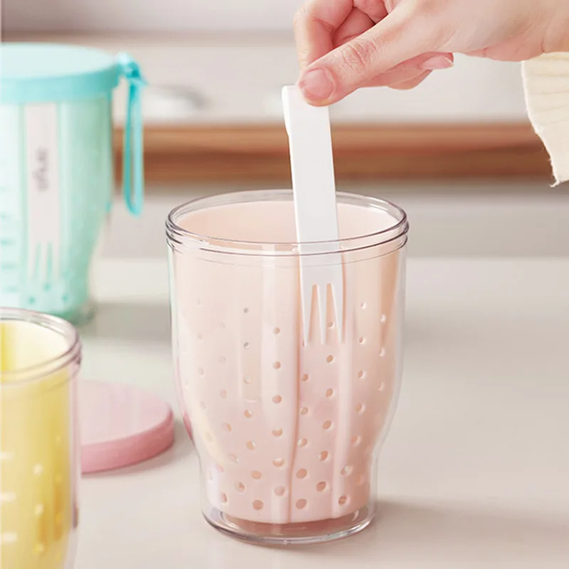 

High-value fruit cup that can be drained when going out, portable salad cup, food grade, with its own fork, office workers