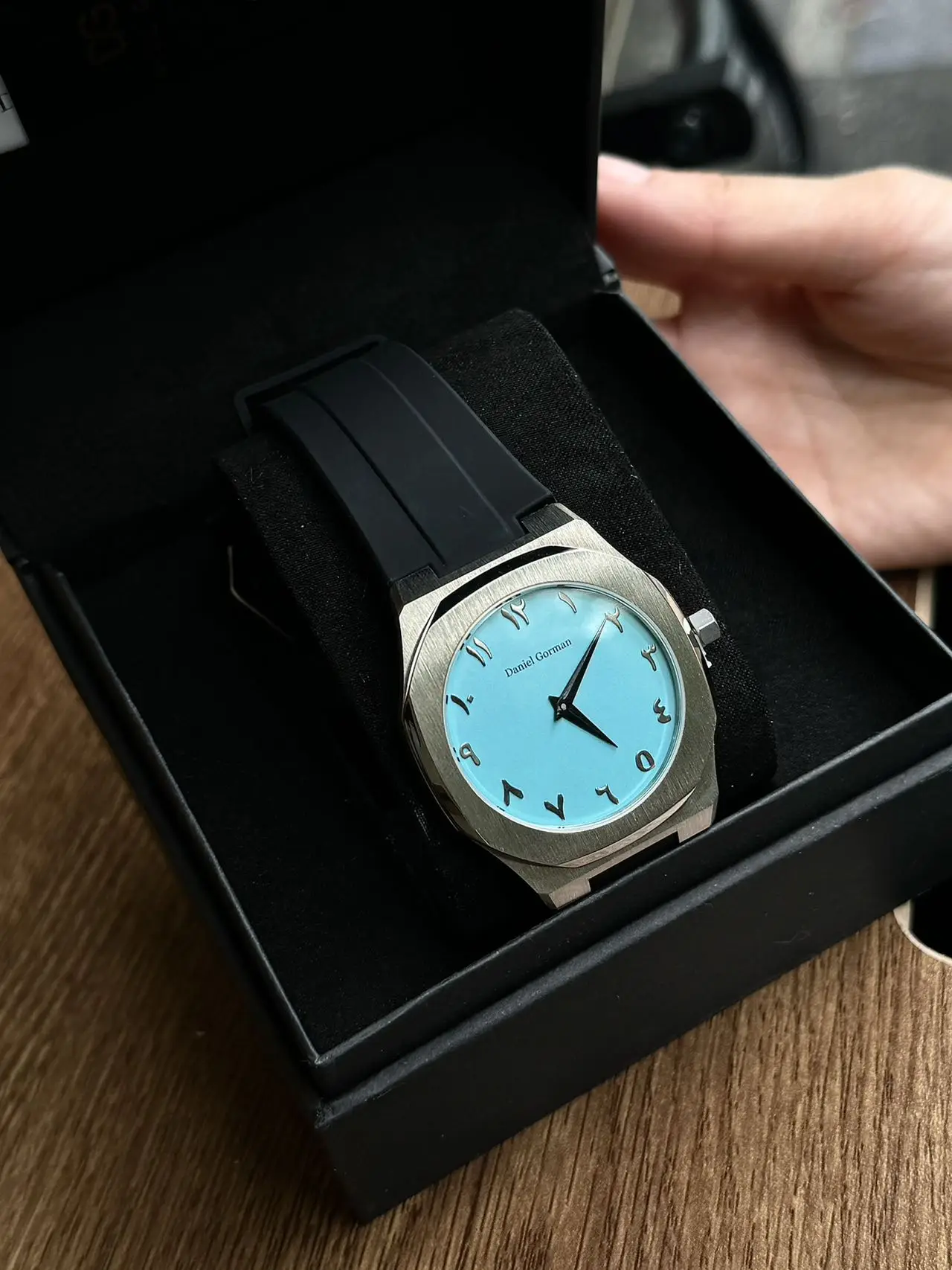 dg9090-luxury-quartz-watch-ultra-thin-stainless-steel-arabic-numerals-waterproof-sapphire-glass-dress-wristwatch-2026