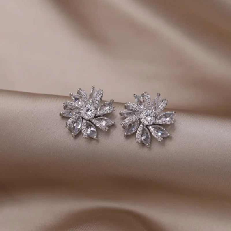 South Korea new design fashion jewelry 14K gold plated zircon hollow flower earrings elegant women's party accessories