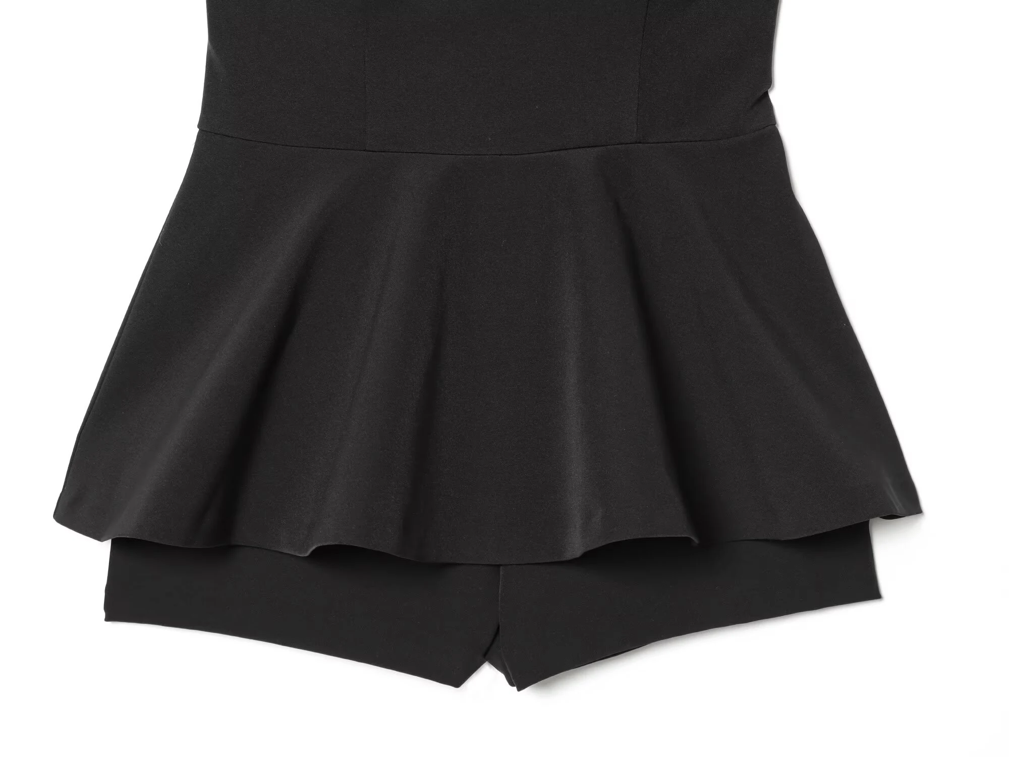 กระโปรงทรงบานแบบไม่มีสายคาดเอว สไตล์ลำลองสำหรับผู้หญิง คอลเลคชั่นฤดูหนาว พร้อมกางเกงขาสั้นแบบจั๊มพ์สูทไม่มีสายคาดเอว