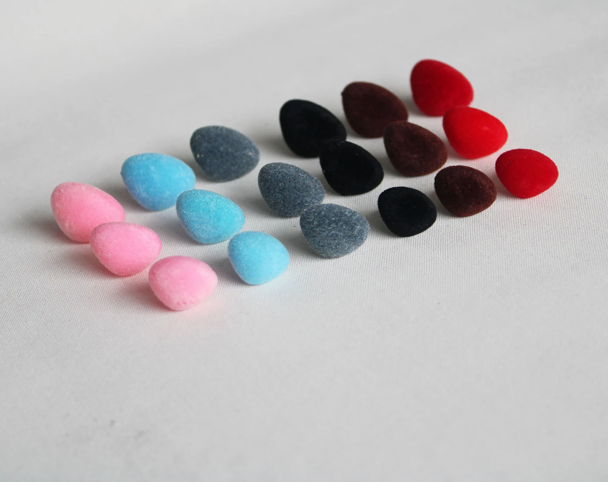 50pcs 12mm 15mm 18mm 20mm 22mm 24mm 26mm  pink/red/black/brown gray blue  flocking  Triangular safety toy nose with soft washer