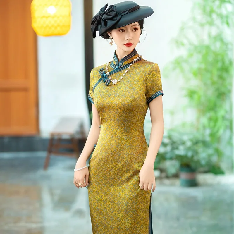 ชุดผ้าไหมยาวแบบดั้งเดิมของจีนสำหรับผู้หญิง ดีไซน์ปรับปรุงใหม่ แฟชั่นวินเทจ
