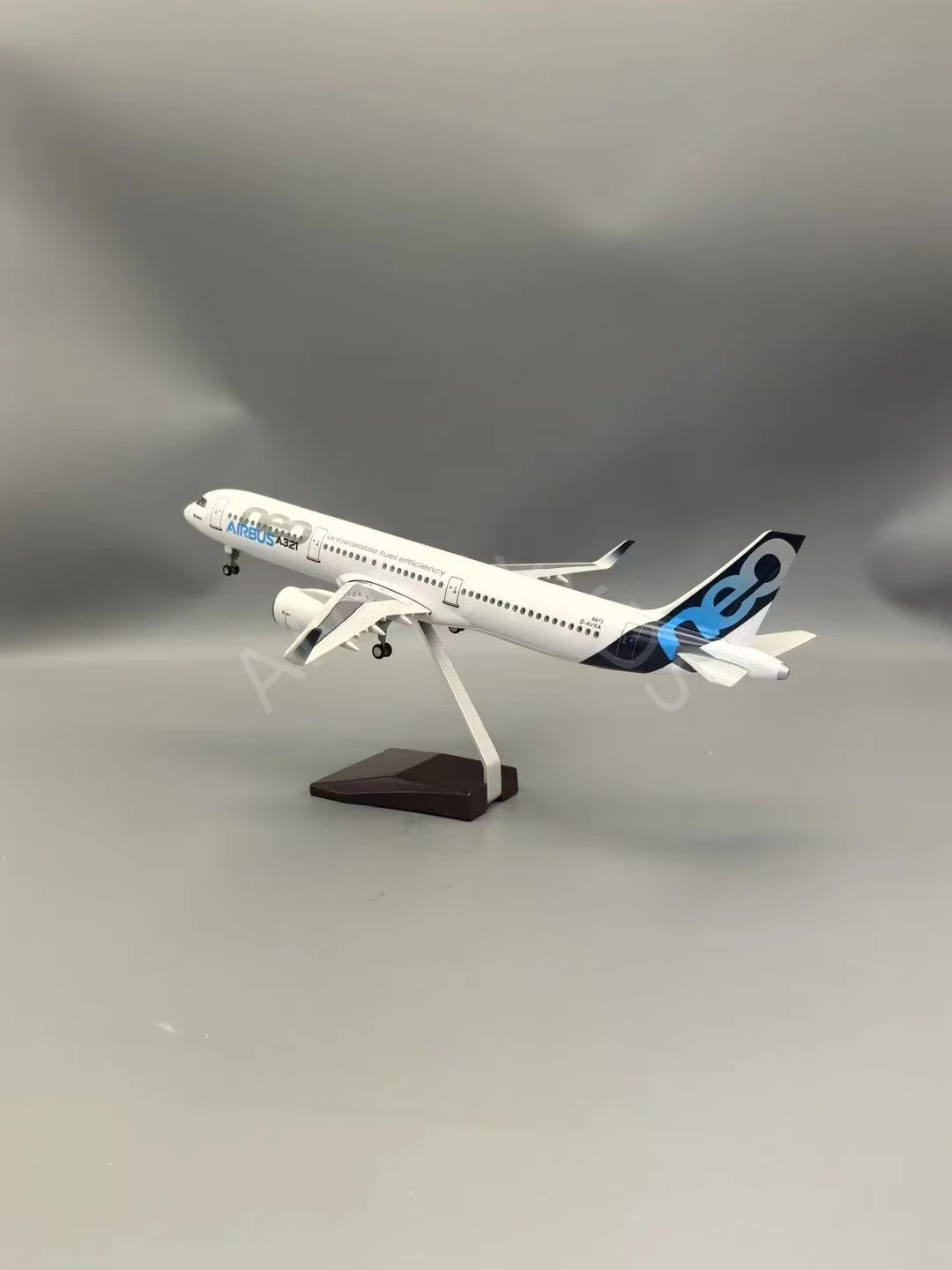 Die-Cast Airplane 1/100 Scale 44.5CM A321 NEO Prototype Airlines Model LED Light & Wheel Landing Gear Resin Home Decor Book Nook